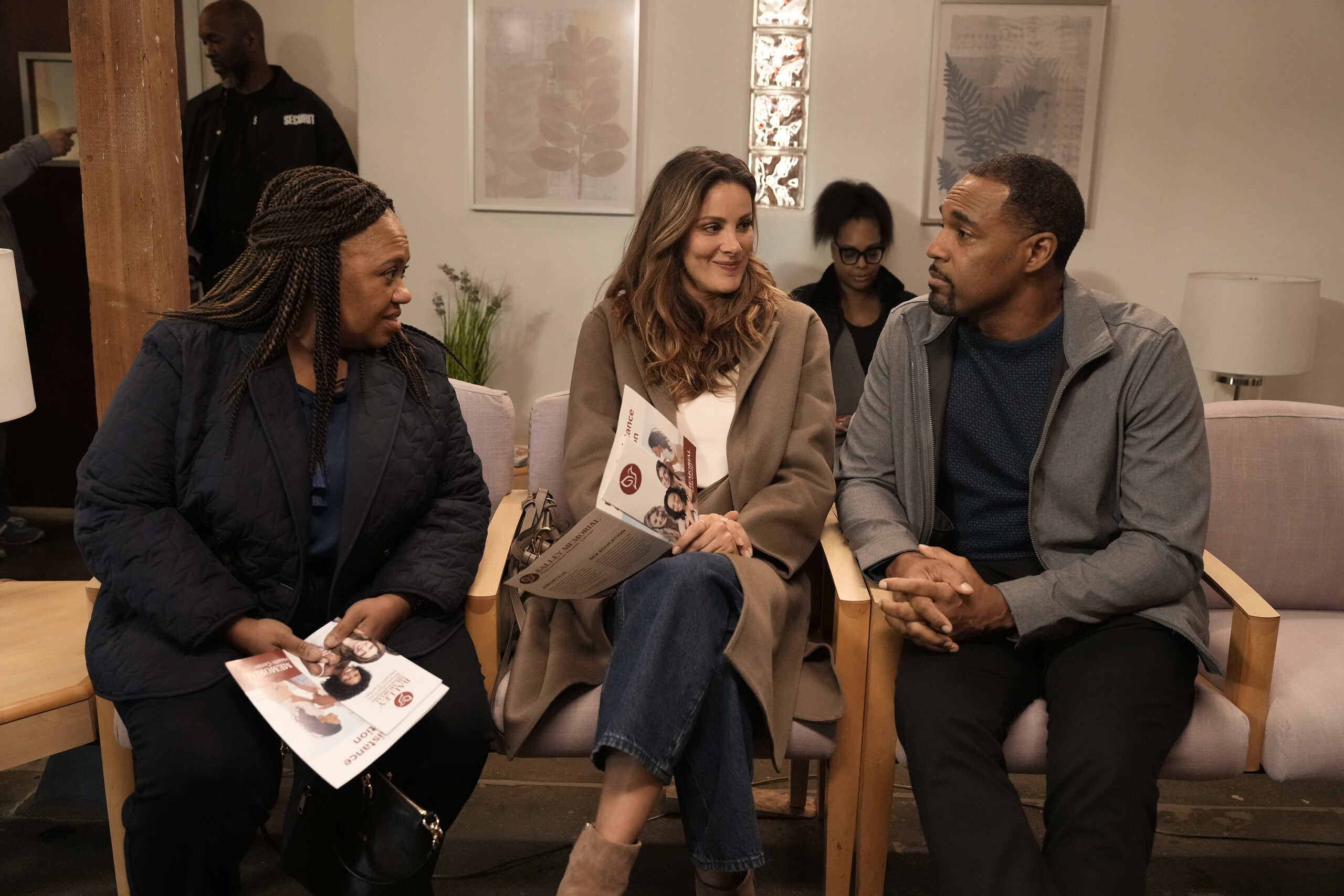 Maya & Carina – 6×13 “I Need You to Win Me Back. Slowly.”